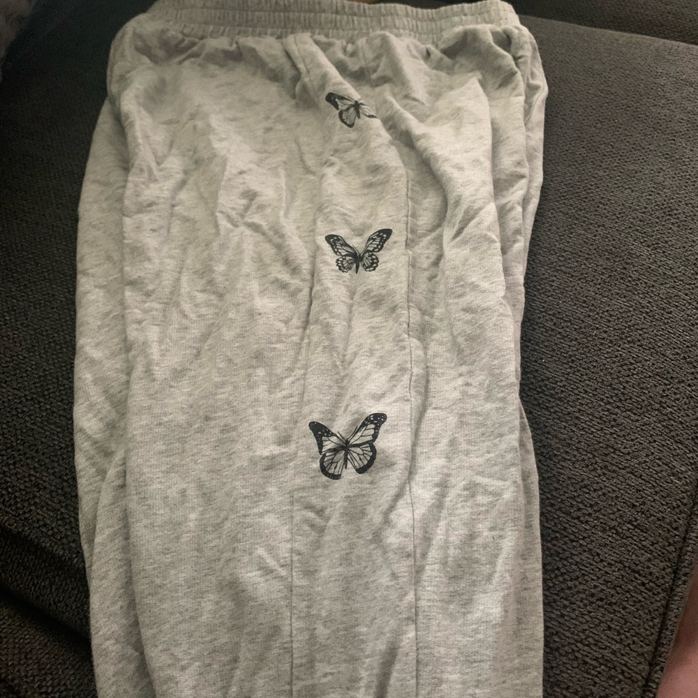 Women’s gray butterfly jogger sweats size medium from Amazon only worn once